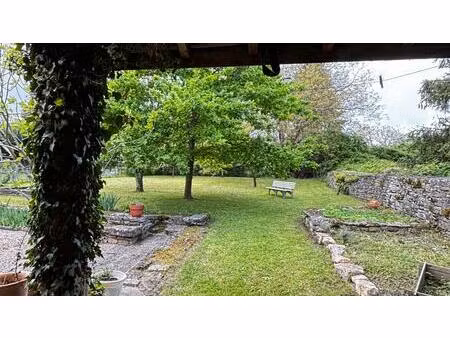 maison en pierre  uchizy  152 m2 avec beau terrain arboré et dépendances