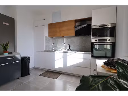 marché central - appartement de 61 m² avec balcon & parking