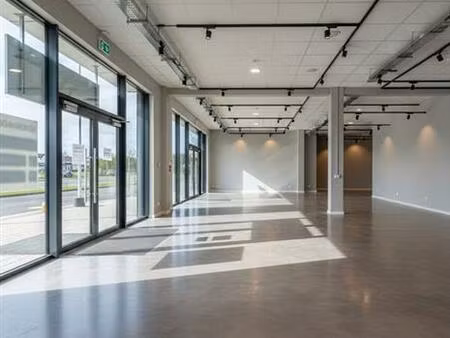 location commerce chasseneuil du poitou 303 m²