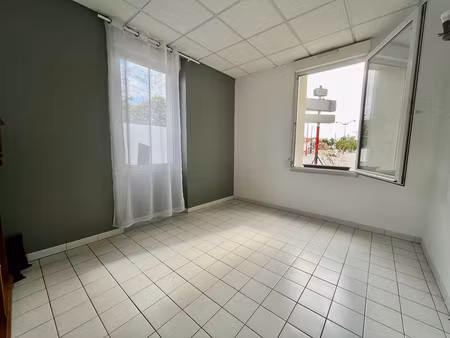 location local professionnel 24m²