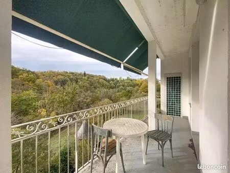 pavillon 10 pièces 236 m²