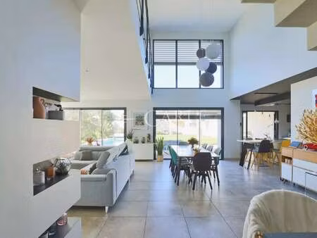 villa de luxe à vendre à toussieu : 945 000 € | 227m²