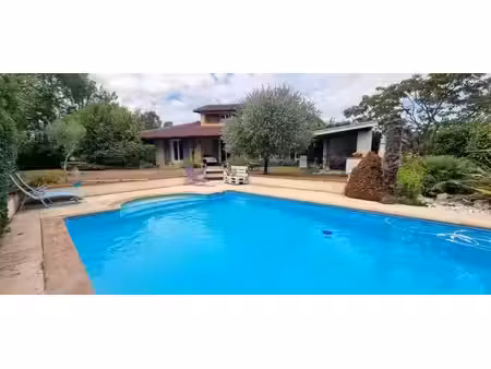 maison spacieuse avec piscine à saramon