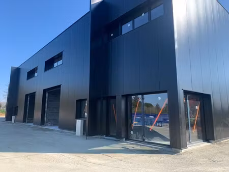 location local commercial