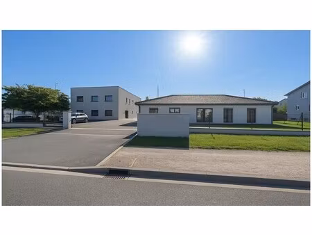 location local commercial