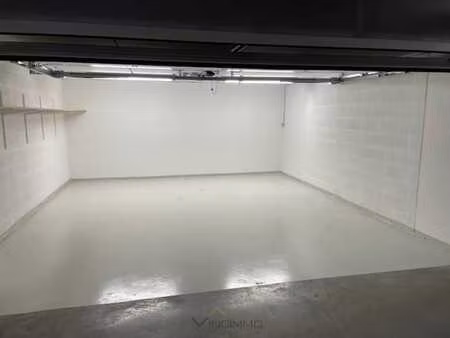 dubbele gesloten garagebox op wandelafstand van de zeedijk