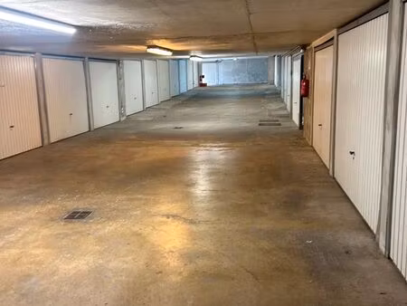 1 garage avec 1 place de parking ss sol