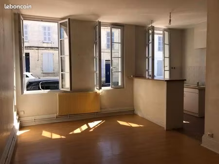 location maison 4 pièces 96m² dans un quartier prisé en hyper centre de rochefort