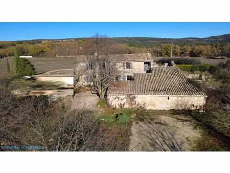 partie d'une ancienne ferme pleine de charme offrant un beau potentiel