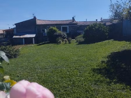 maison de 93m2  terrain 1400m2 attenant  sources