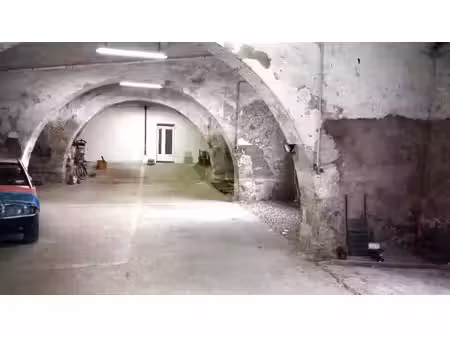 garage grande surface.