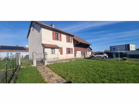 maison a renover avec grange et ecurie- proche suisse