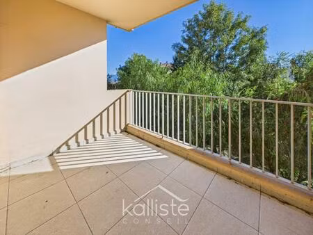 ajaccio – t3 traversant avec terrasse et parking  résidence sainte-cécile