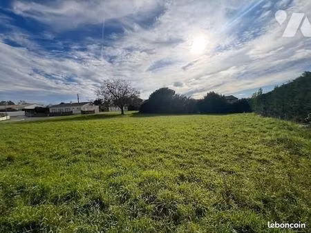 terrain 1374 m² benet