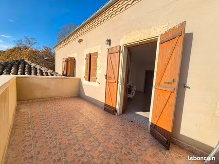 t4 avec terrasse (lire description)