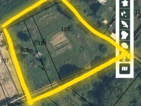 terrain de loisirs et jardin