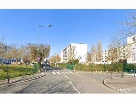 boutique 65 m² rungis