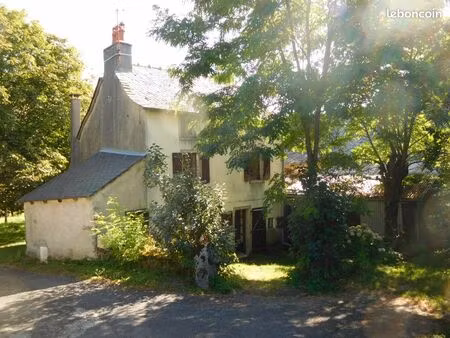 corps de ferme en pierre à 10 minutes de bozouls