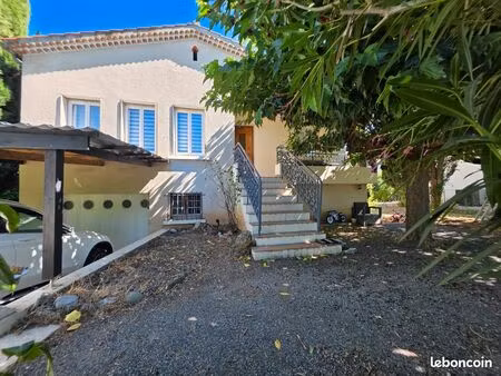 jolie maison individuelle avec jardin et garage