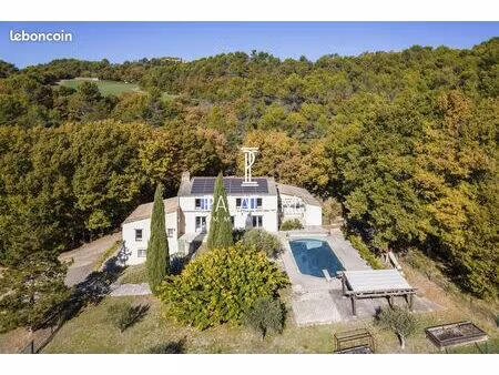 propriété 9 pièces 326 m²