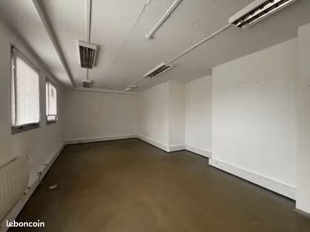 local d'activité 1 100 m²