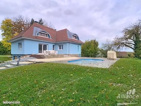 propriété 8 pièces 130 m²