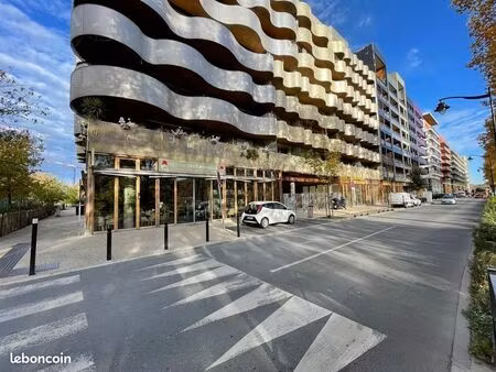 boutique 140 m² l ile st denis