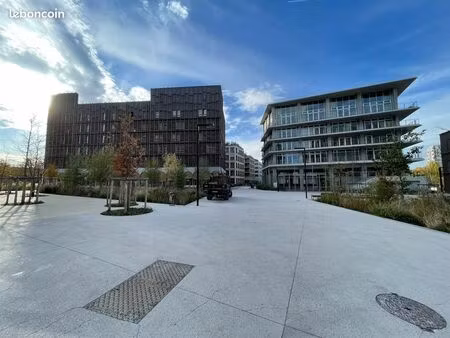 boutique 129 m² l ile st denis