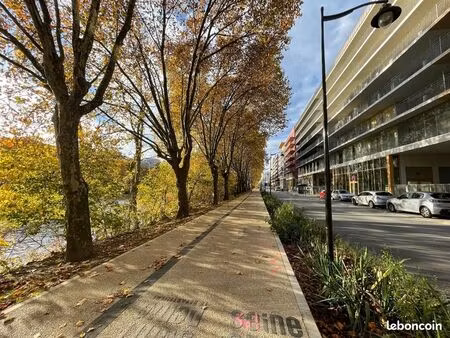 boutique 129 m² l ile st denis