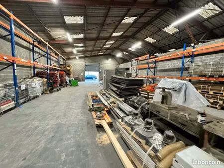 local d'activité 800 m²