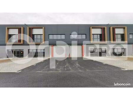 local d'activité 9 527 m²