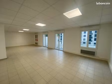 bureau 120 m²
