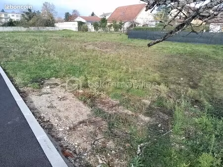 terrain 601 m² les abrets