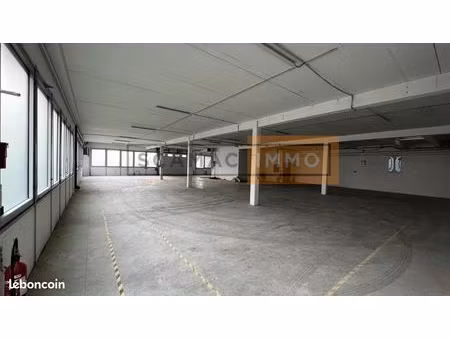 local d'activité 819 m²