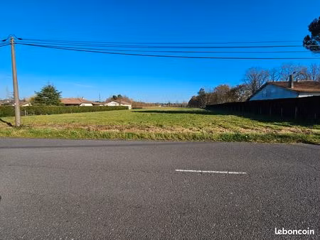 vends très beau terrain à bâtir de 1510 m2 sur etauliers terrain