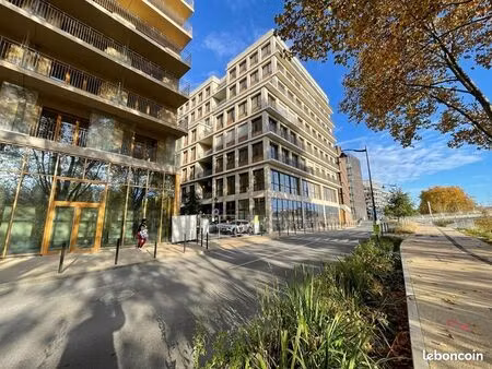 boutique 125 m² l ile st denis