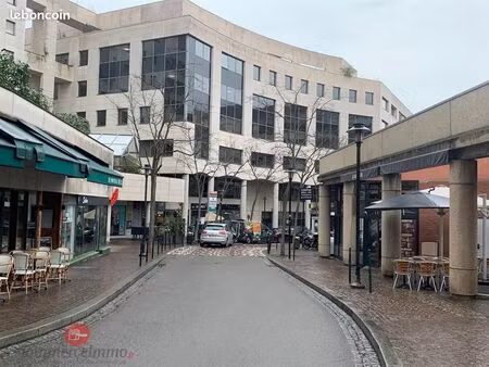 boutique 55 m² rueil malmaison