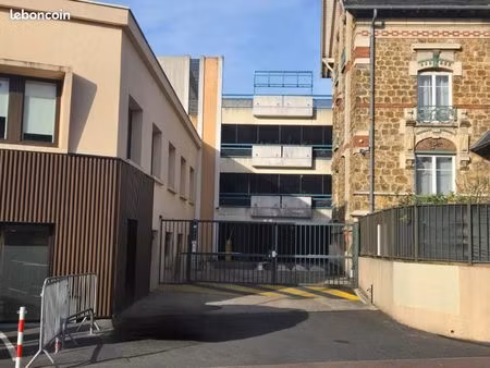 2 places de parking - libre de suite