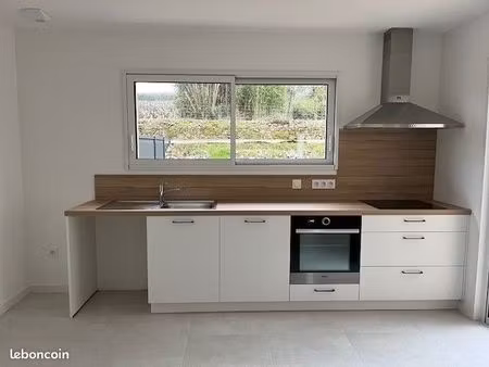 maison récente t4 - 107.5 m² avec jardin clos  terrasse bois et garage - rochefort / loire