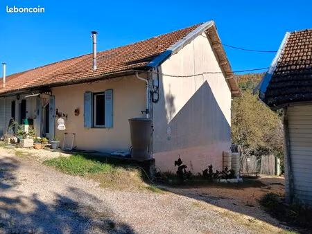 chalet mitoyen sur un côté