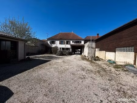 immeuble 10 pièces 245 m²