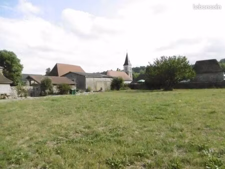 terrain à mont (64300)