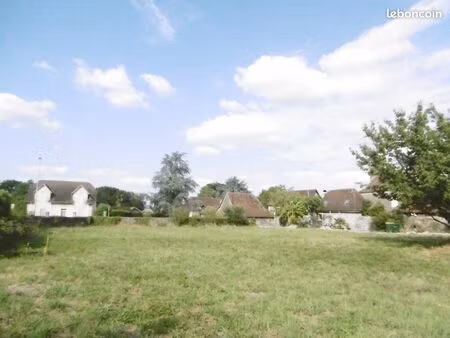 terrain à mont (64300)