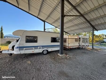 emplacement camping-car / caravanes / etc …