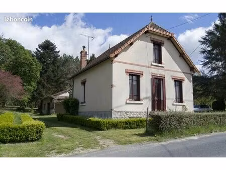 maison 98 m2  3 pieces  deux grands garages  terrain arboré 1680 m2