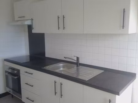 grand f2 avec garage proche loire