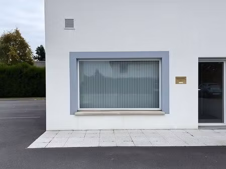 local commercial 53 m² traînou