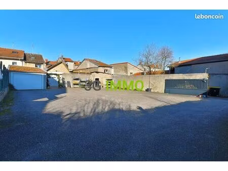 local commercial 261 m²