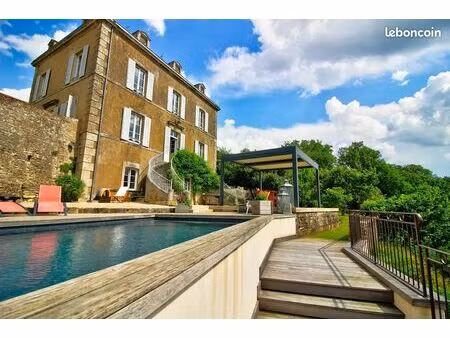 maison 8 pièces 196 m²