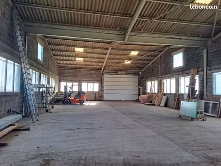 bâtiment industriel 250 m2